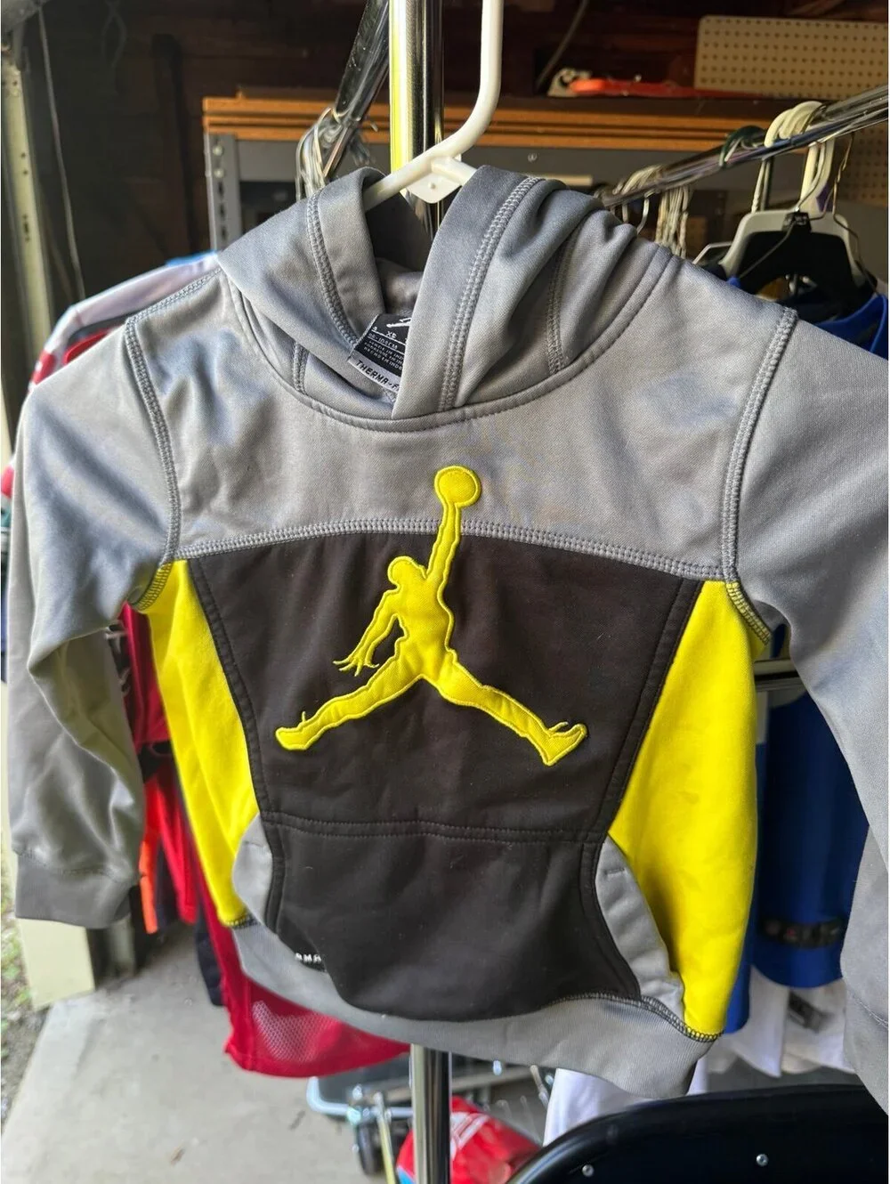 Jordan Therma-Fit Sportswear Boys Gray & Yellow Kangaroo Pocket Hoodie Sz 4
